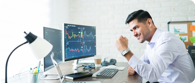 image shows an employee and manager talking about process optimization